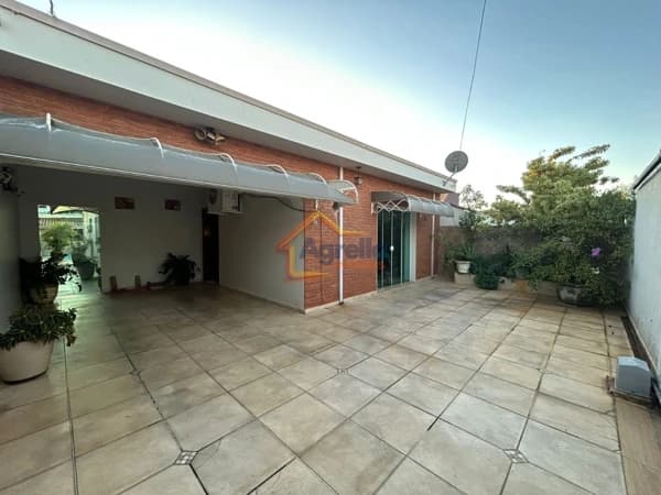 Casa em Mogi Mirim - Santa Cruz