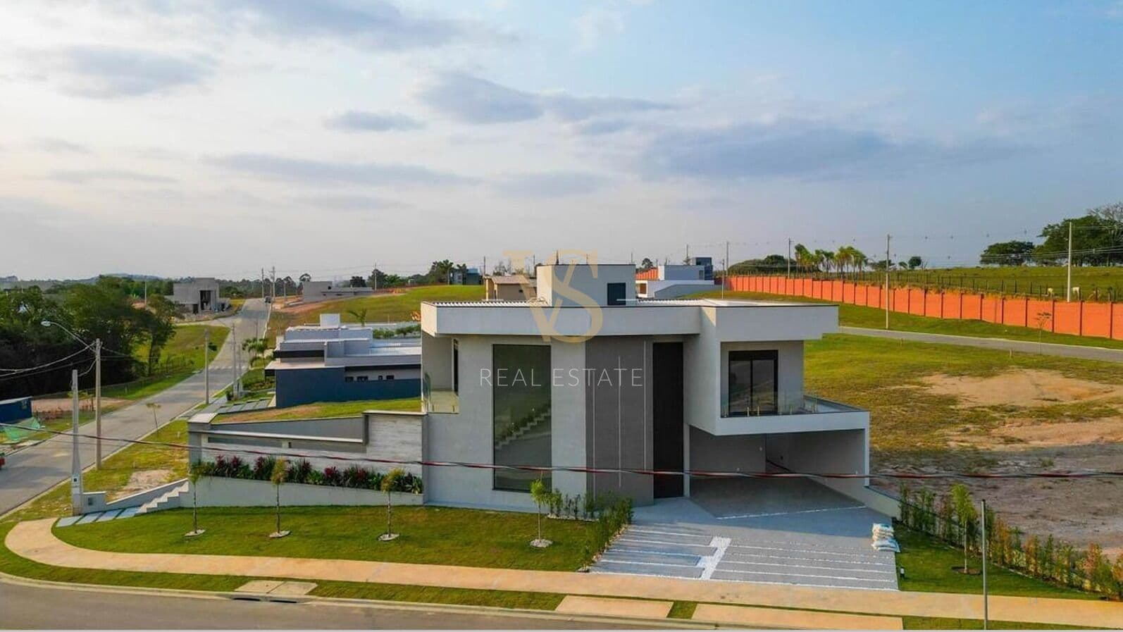 Casa com 235,15 m² 3 dormitórios 1 suíte de área construída com 408,02 m² de terreno