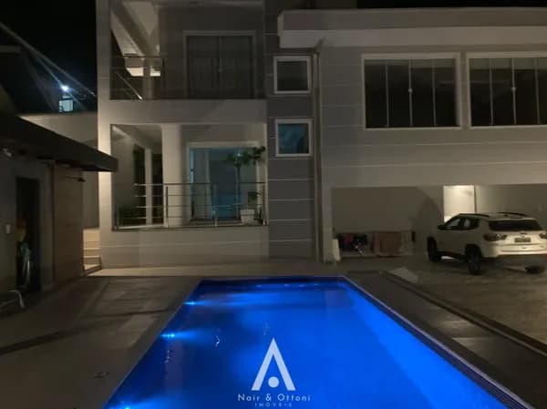 Casa Alto Padrão com 4 quartos