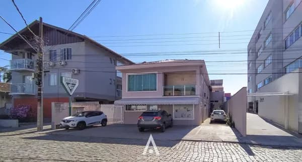Clínica de Fisioterapia em Funcionamento com Residência no andar Superior - Oportunidade Única!