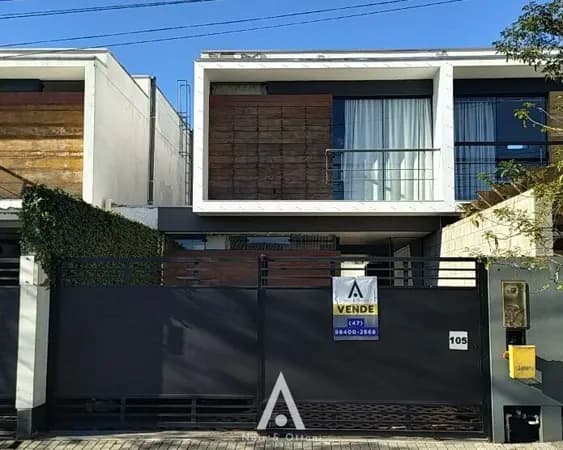Sobrado com 2 Suítes no bairro Água Verde, Blumenau/SC