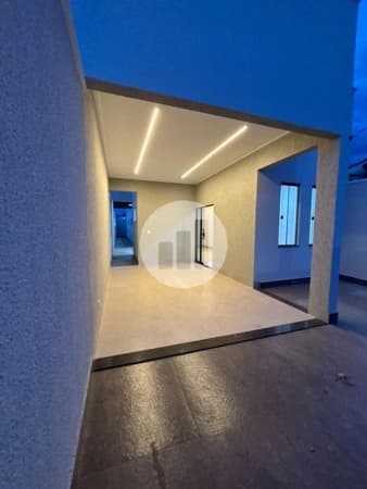 Iluminação impecável e localização privilegiada.