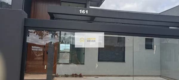 Casa em construção no condomínio Terra Nova Morada do Vale 1.