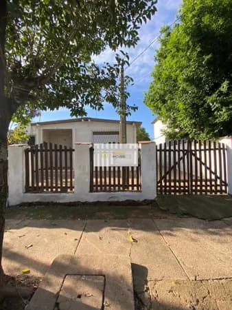Duas casas de alvenaria no mesmo terreno no bairro Granja Esperança em Cachoeirinha.