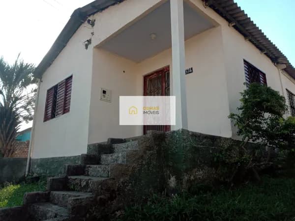 Casa de alvenaria com 3 dormitórios no bairro Águas Claras.