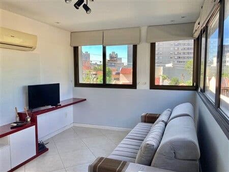 Apartamento a venda com 52 metros quadrados e possui 1 quarto. Localizado no Jardim Botânico - Porto Alegre - RS