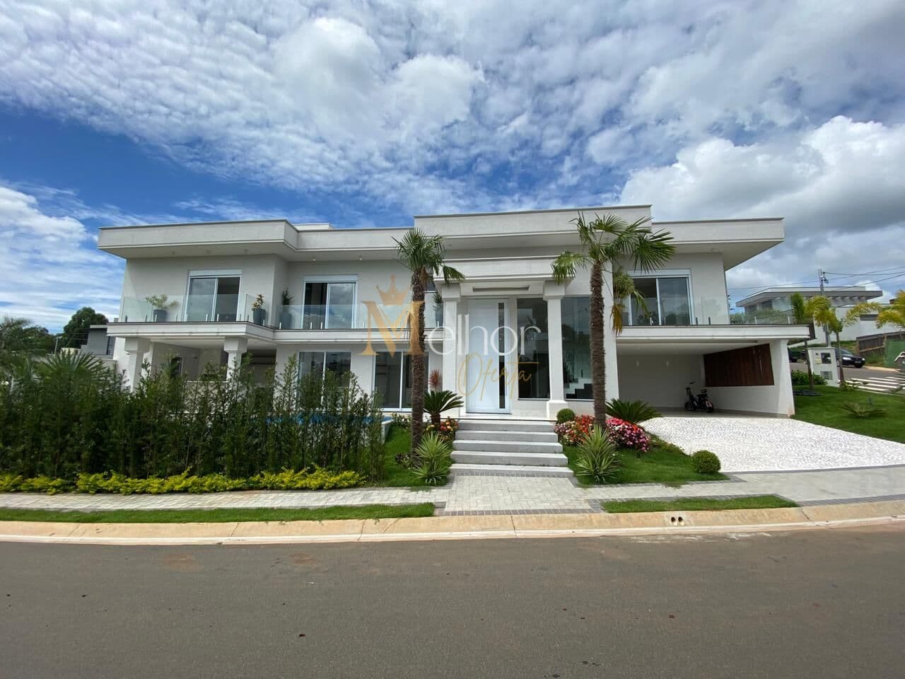Sobrado à Venda - 3 Quartos e 5 Banheiros - 247 m²