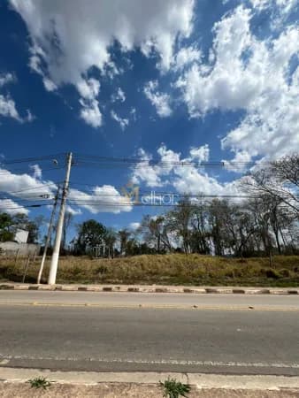 Terreno à venda na Lucas Nogueira Garcez – Atibaia