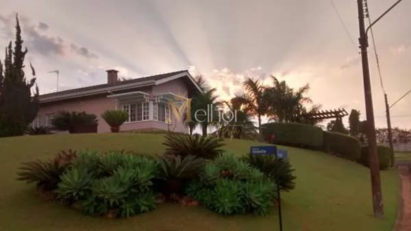 Casa Espaçosa à Venda no Condomínio Jardim das Palmeiras – Bragança Paulista! 🌴🏡