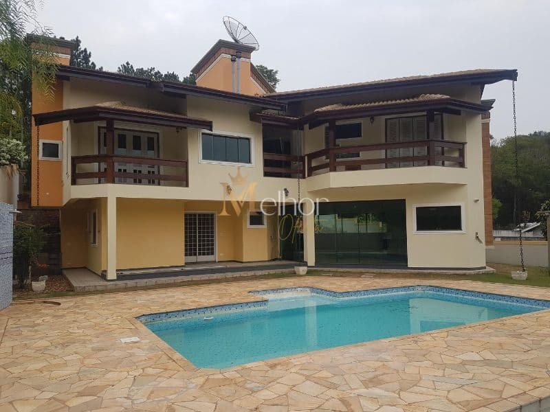 Casa de Alto Padrão no Condomínio Flamboyant em Atibaia – Sofisticação, Espaço e Conforto