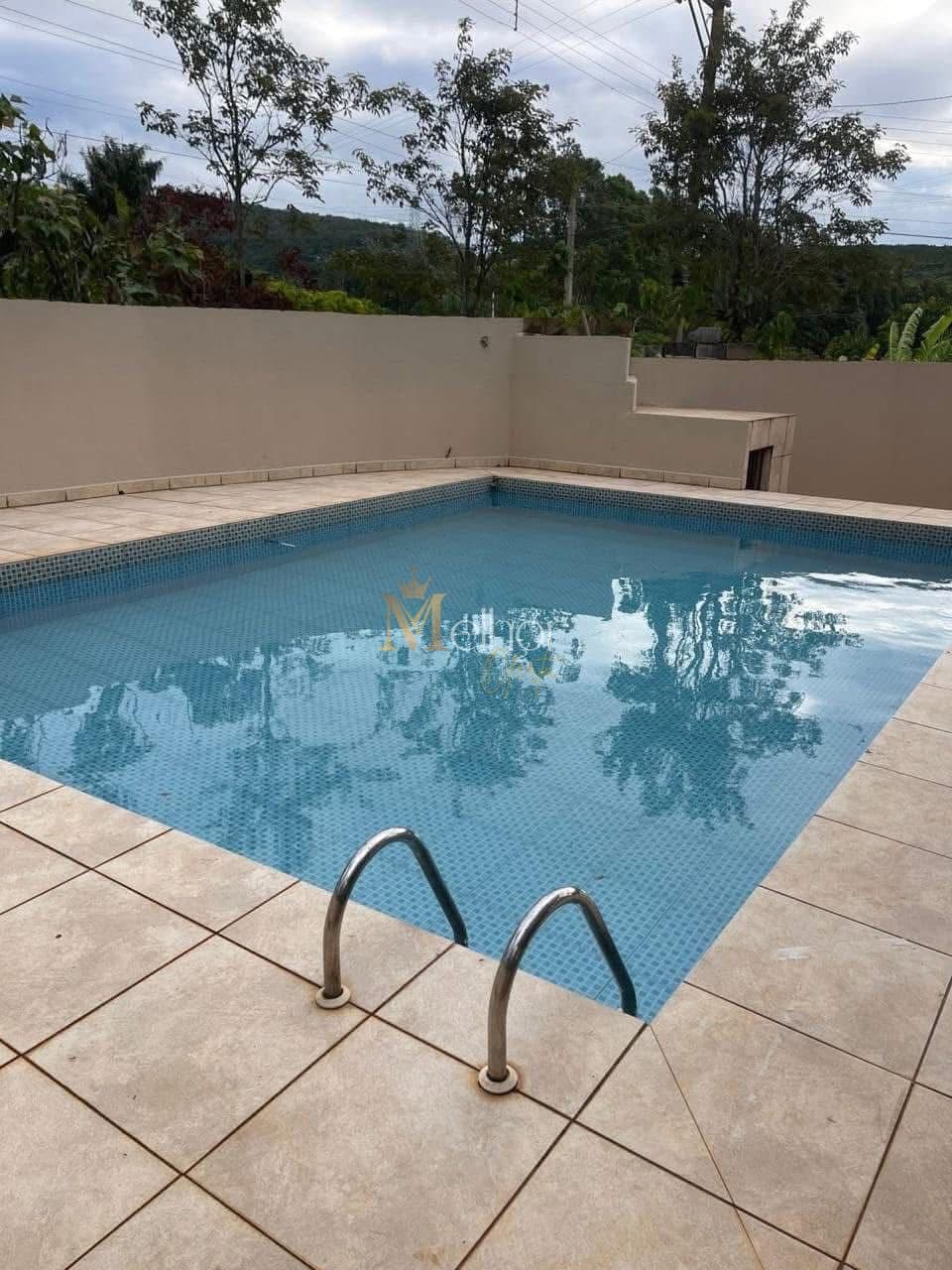 Chácara Escriturada em Atibaia com 2 Casas Mobiliadas e Piscina – ACEITA PERMUTA EM BRAGANÇA