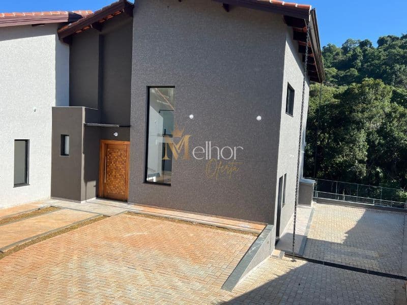 Casa em Condomínio à Venda – 3 Suítes | 318 m² Construídos | Terreno de 1.457,50 m²