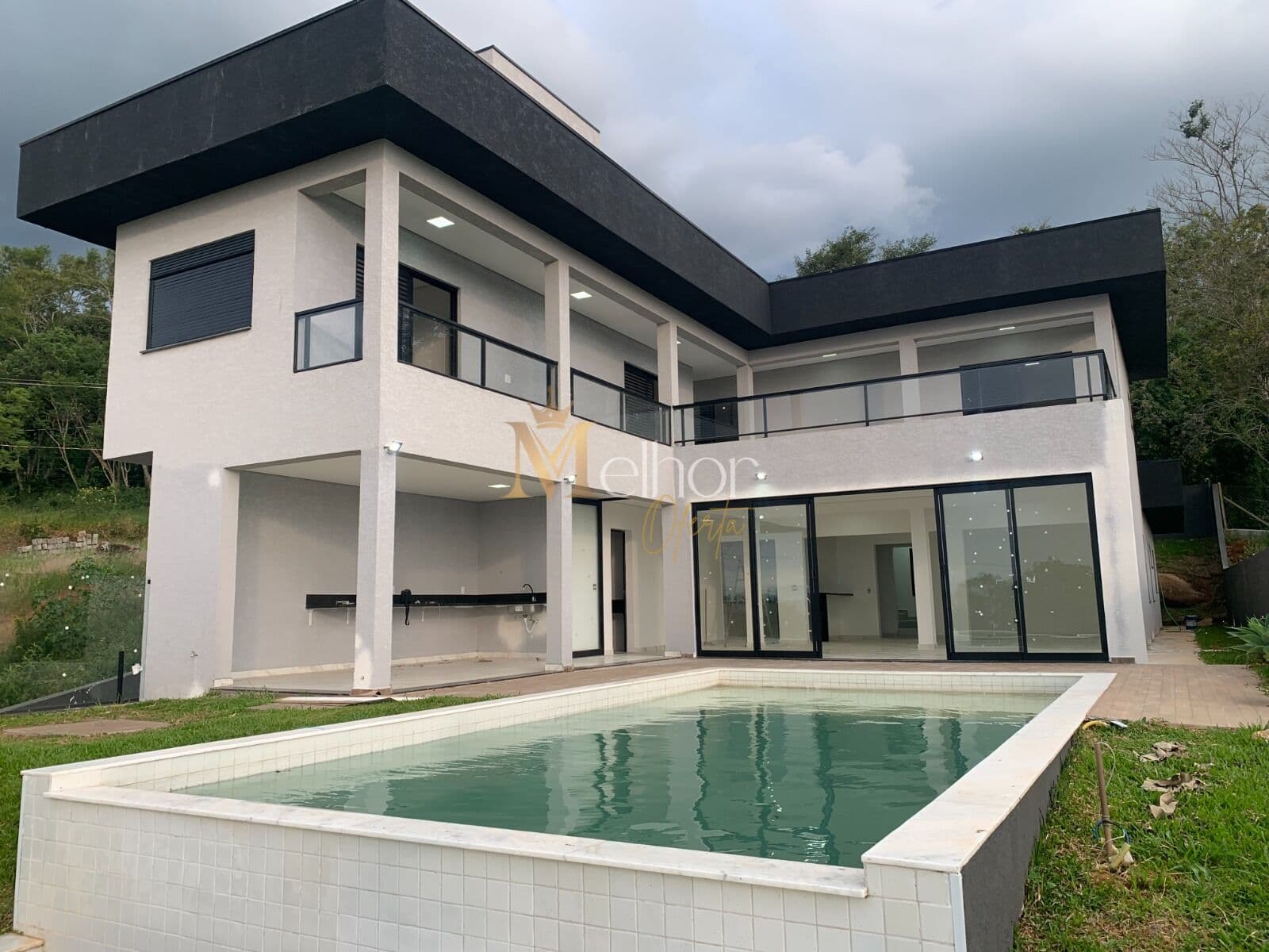 Casa de Alto Padrão à Venda na Alameda das Orquídeas! 🌟🏡
