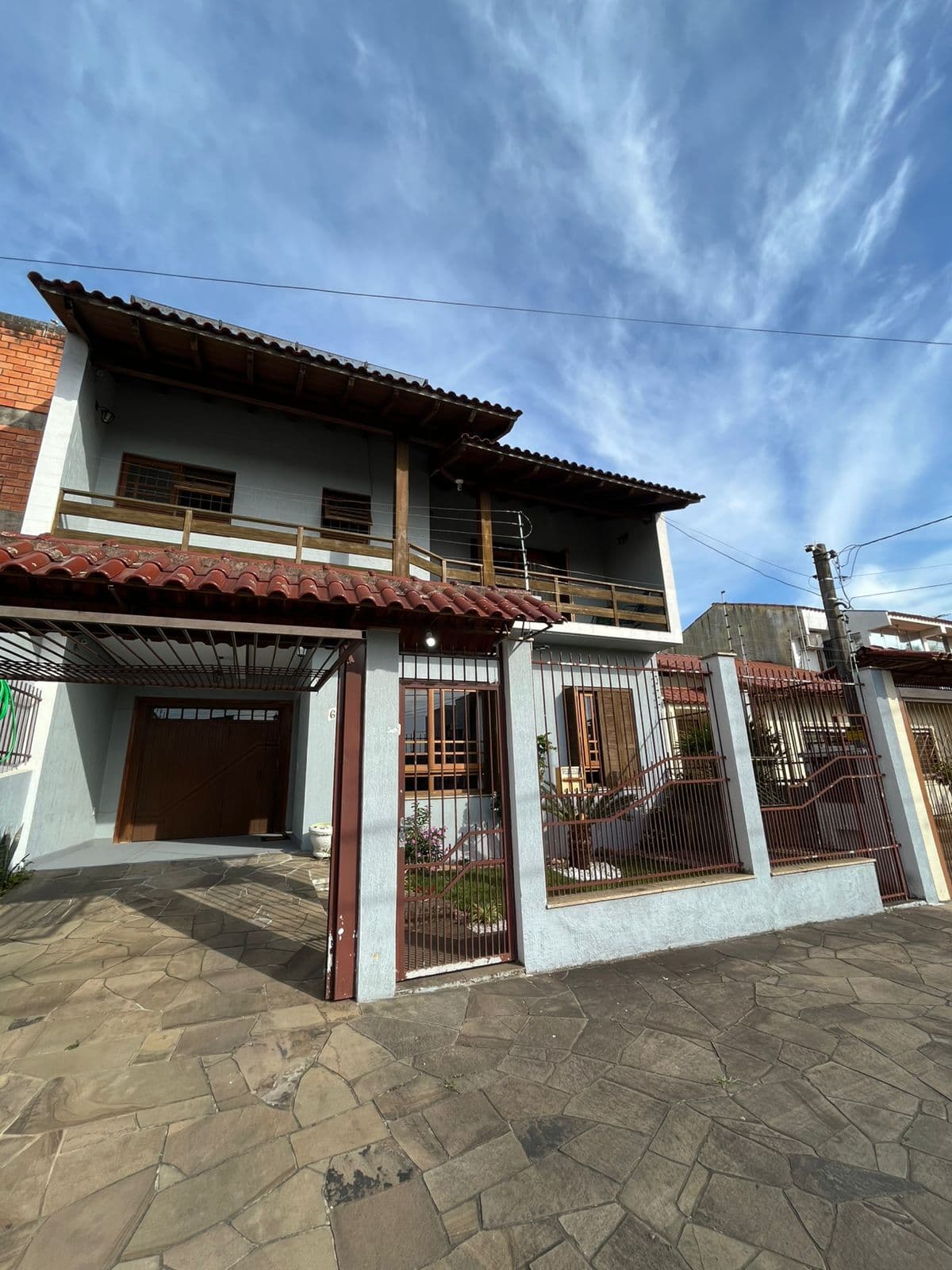 Casa de 3 Andares com Painel Solar