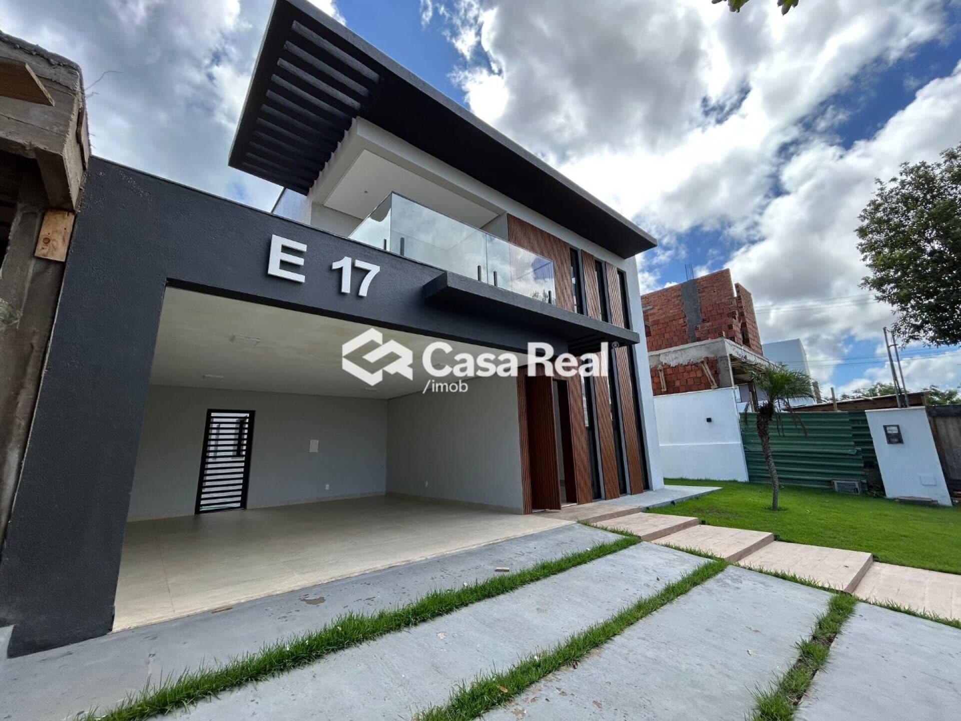 Casa com 4 suites, area de lazer complera com piscina e garagem para 4 carros no Araçagy!!!
