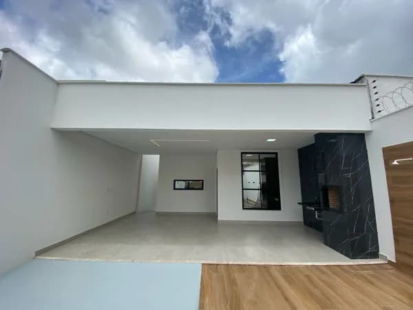 Casa com 2 suites, area gourmet com churrasqueira e piscina