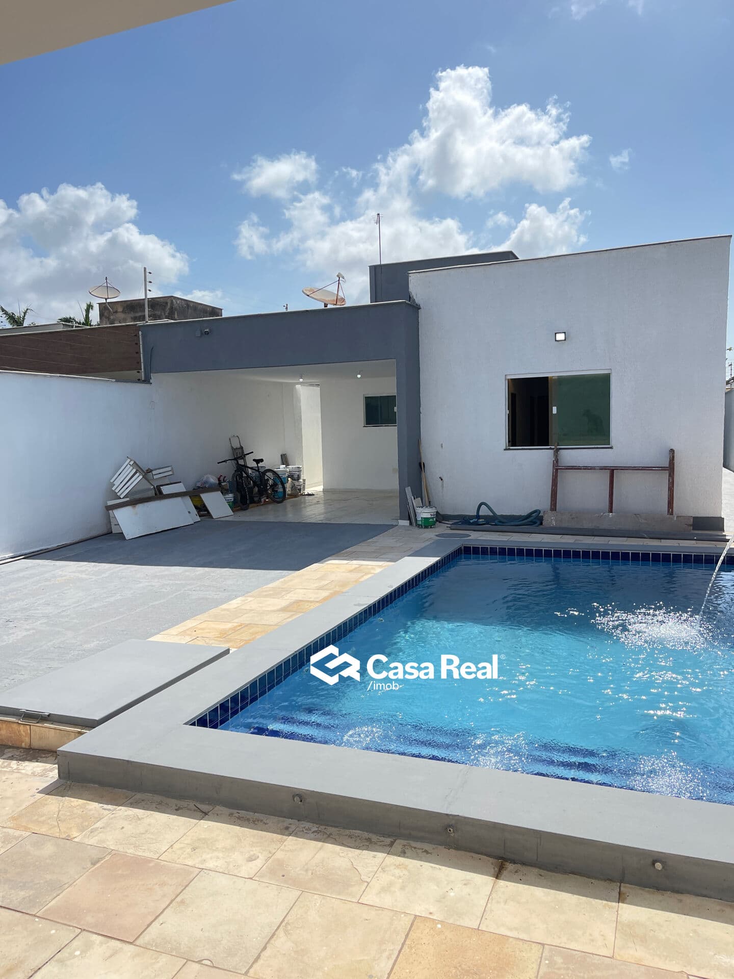 Casa com 3 quartos sendo uma suite, piscina e cascata!!!