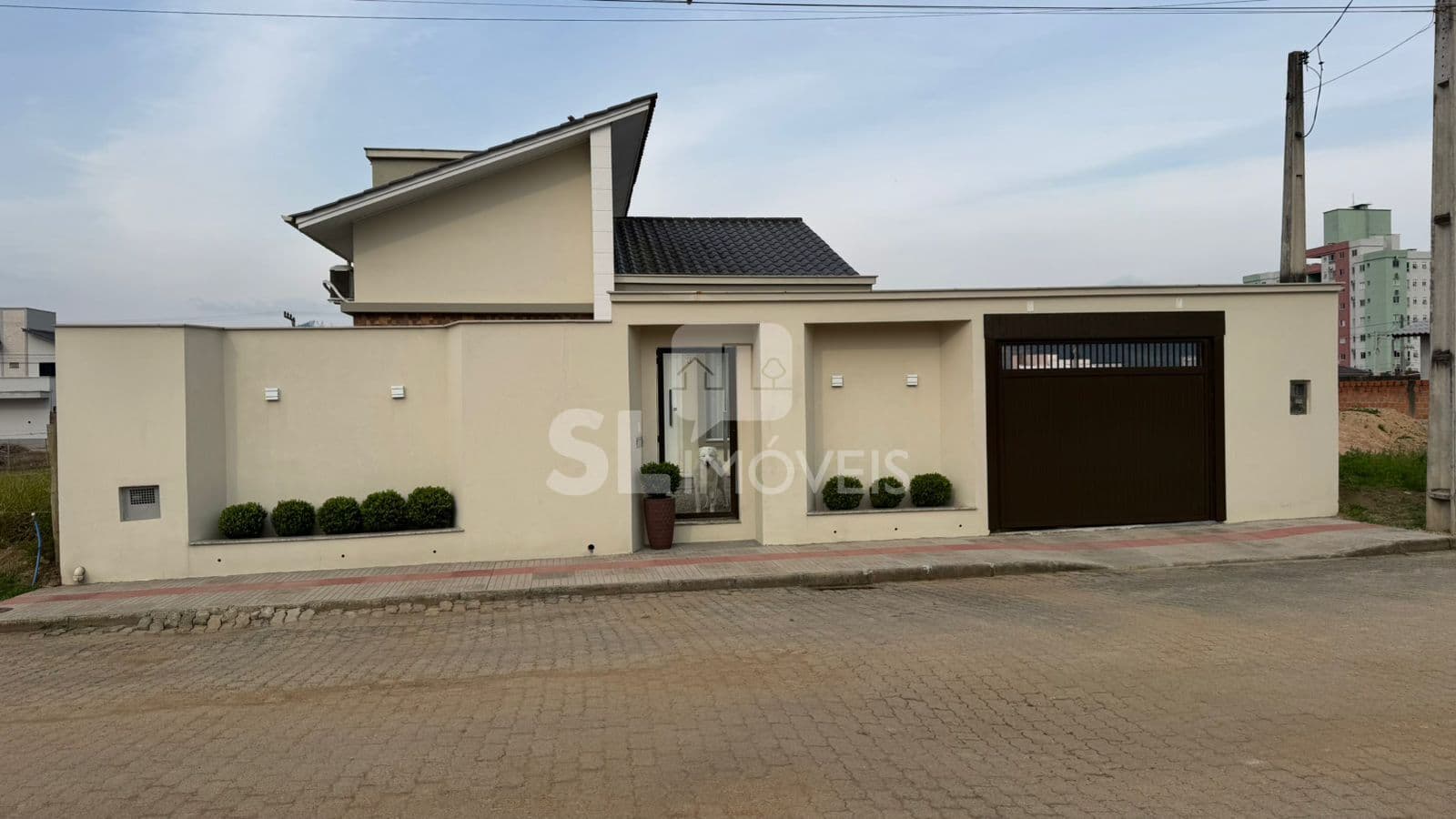 CASA MURADA 3 DORMITÓRIOS - LOTEAMENTO ALVORADA