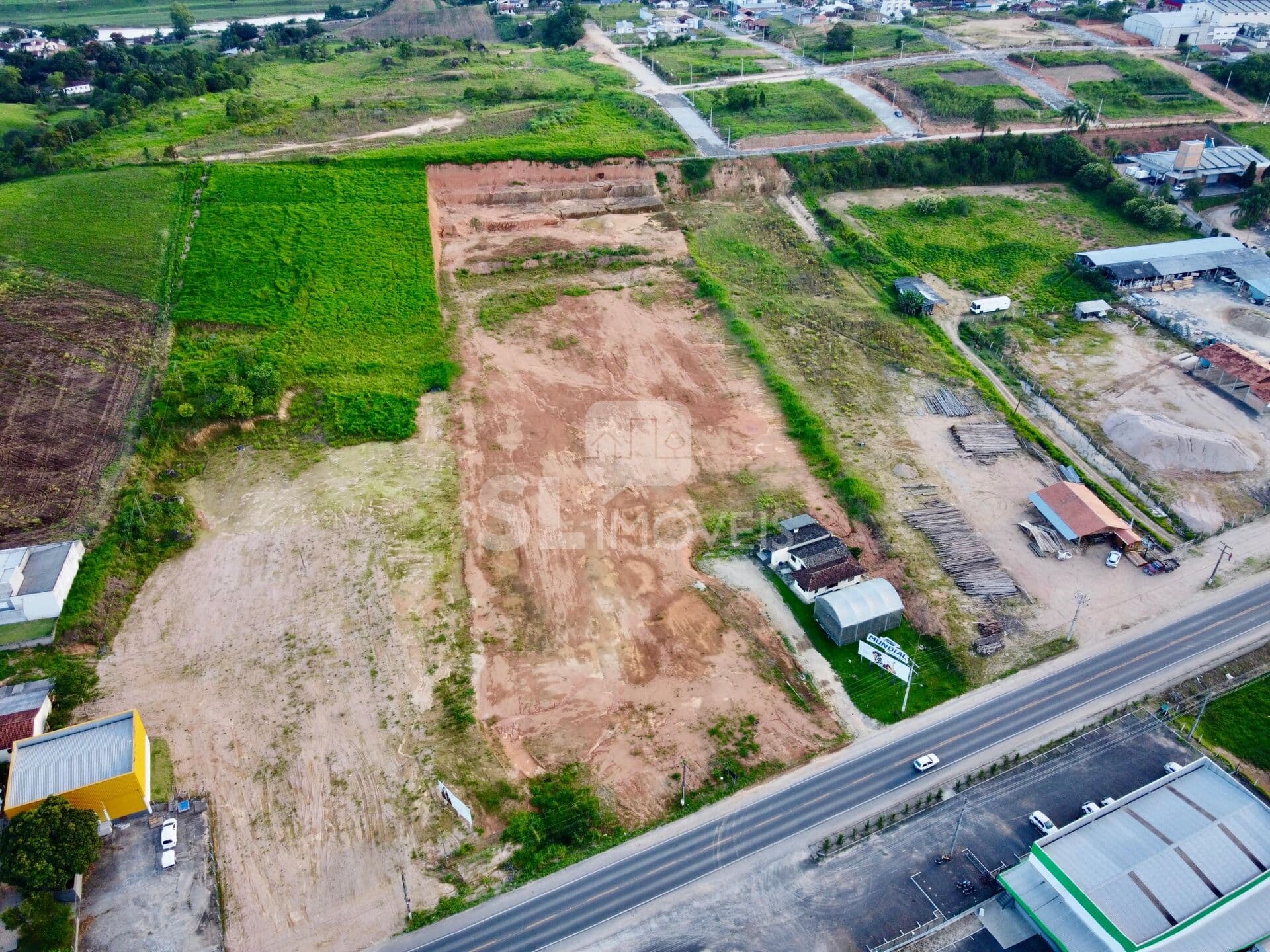 TERRENO 1.8HA DE FRENTE RODOVIA SC-108 TERRAPLANADO