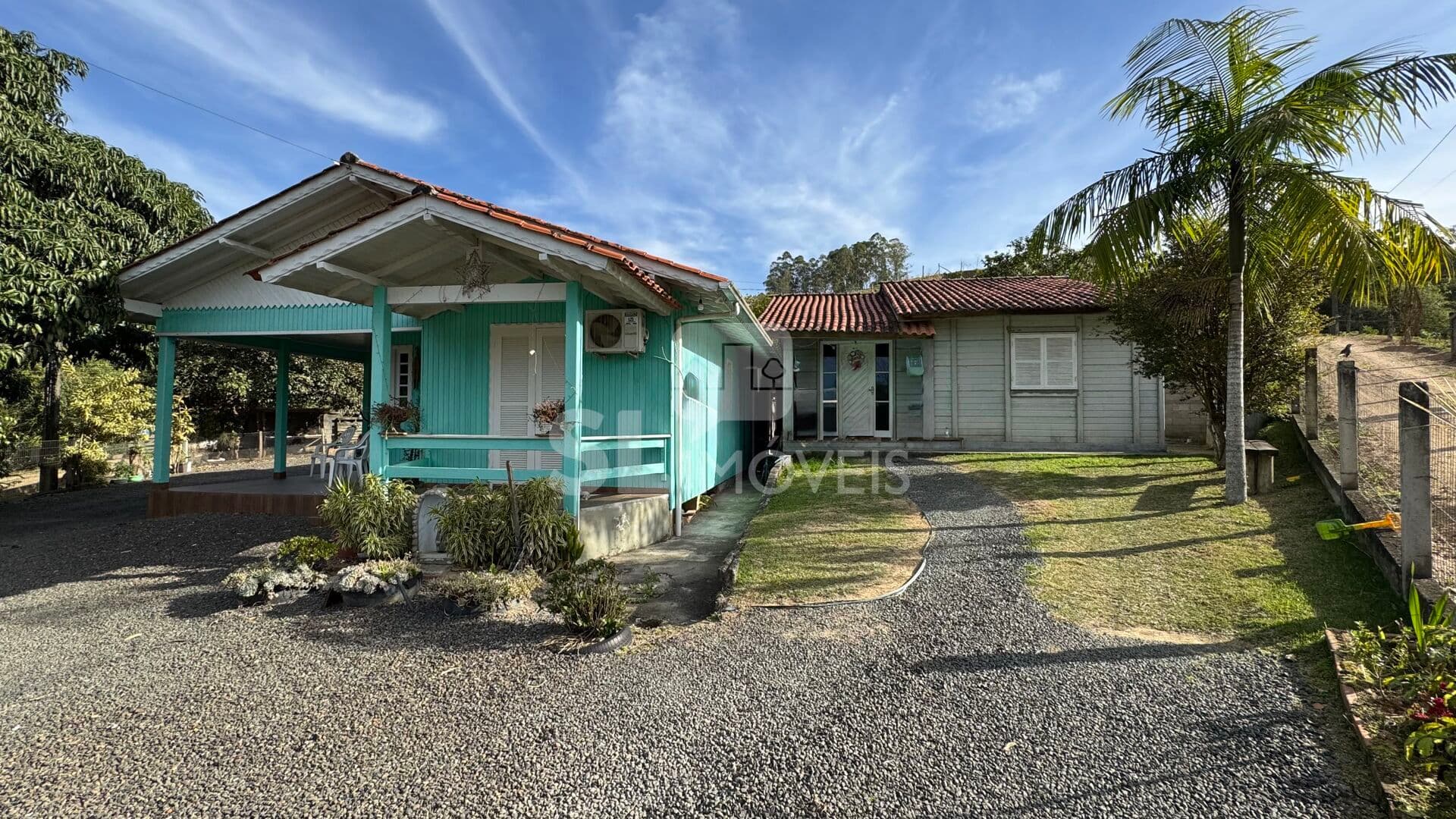 DUAS CASAS EM LOTE AMPLO NO BAIRRO SANTO ANTÔNIO