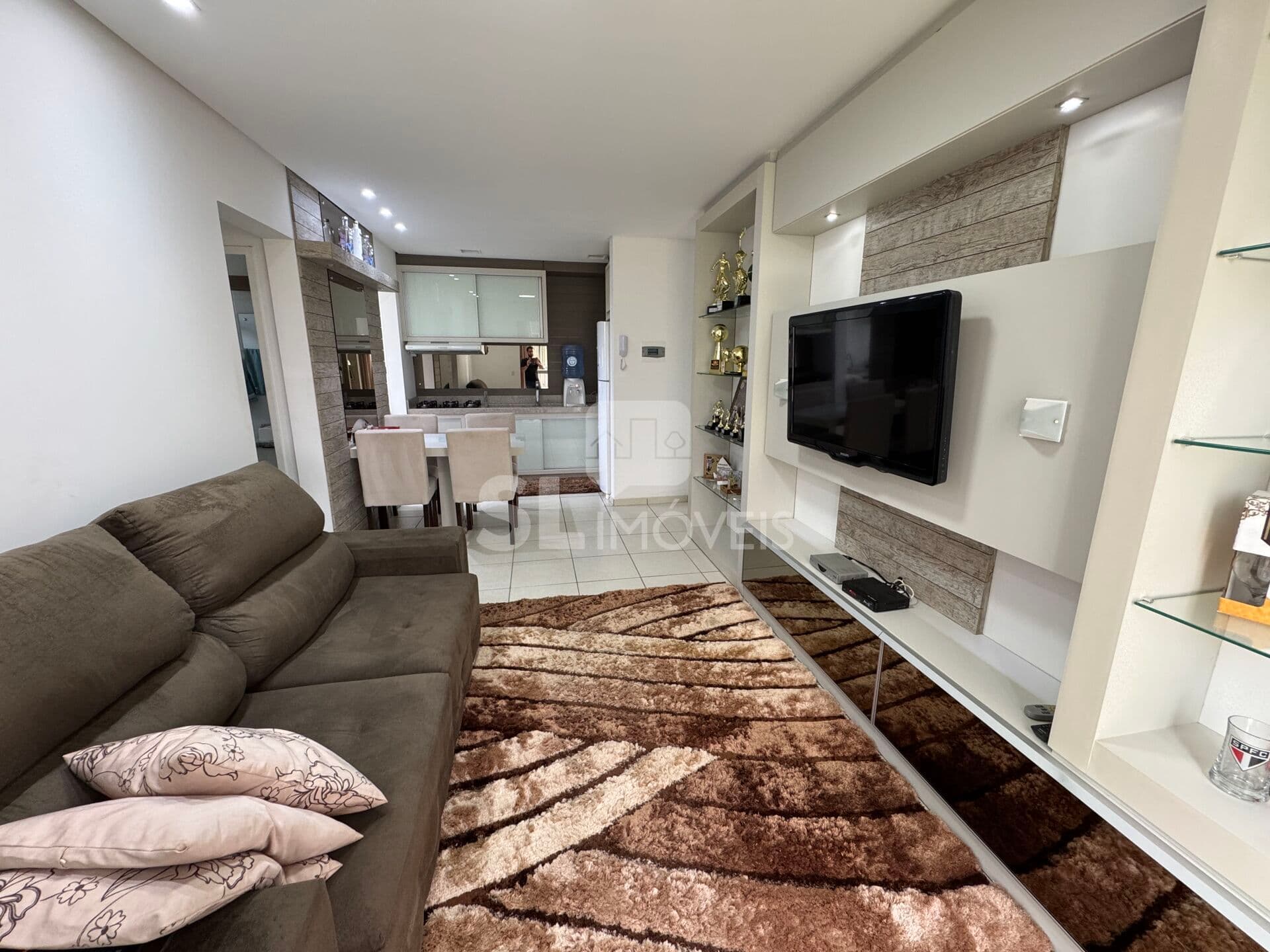 APARTAMENTO DOIS DORMITÓRIOS EDIFÍCIO ROMA