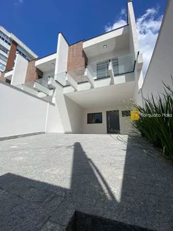 O conforto de uma casa grande, no bairro certo