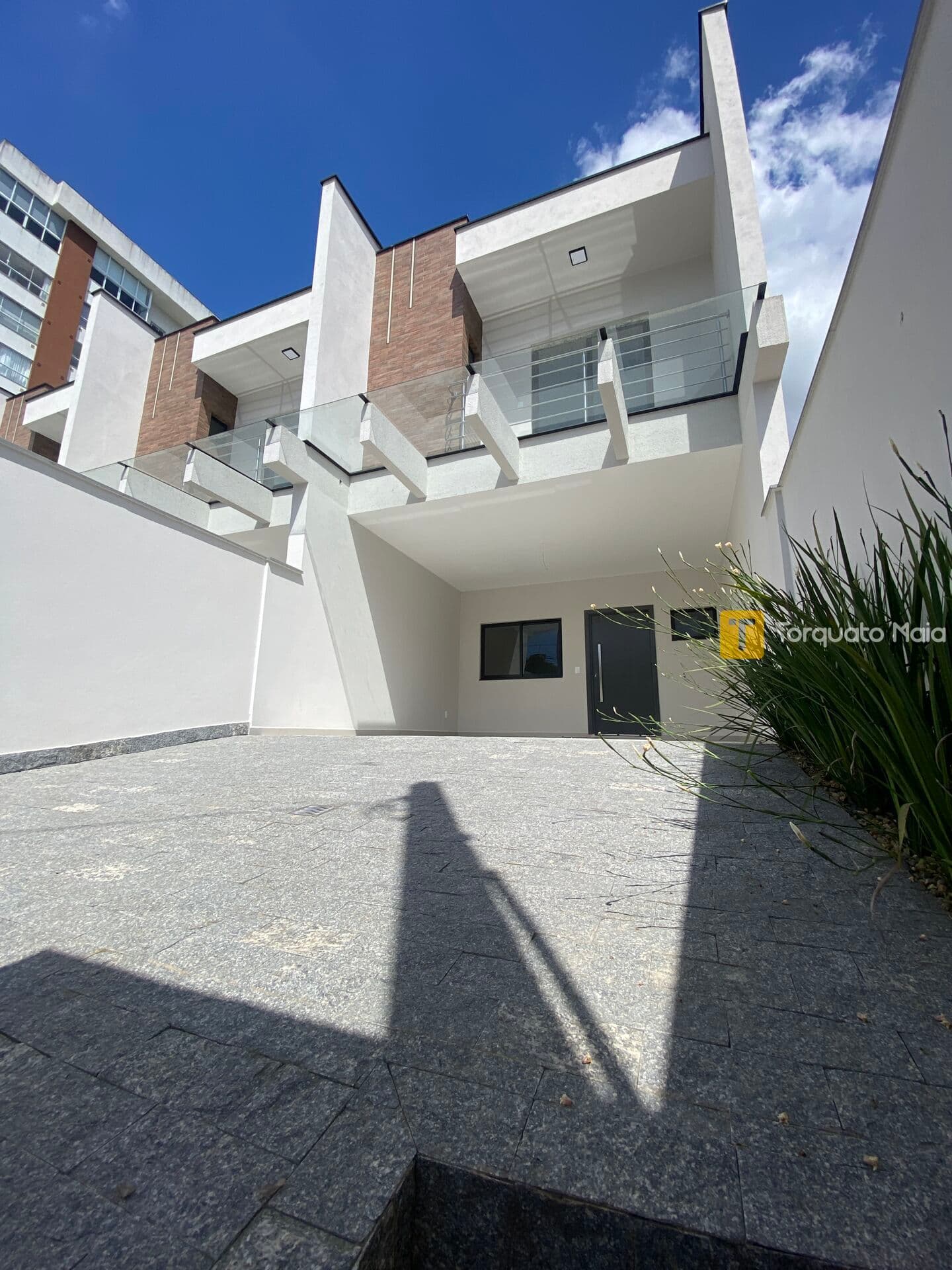 O conforto de uma casa grande, no bairro certo