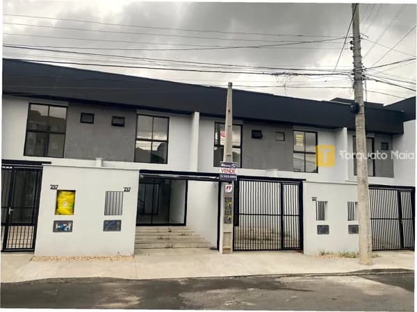 Sobrado Contemporâneo com Suítes Amplas e Projeto Moderno no Costa e Silva