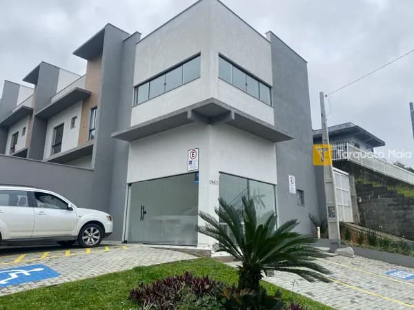 Esquina estratégica com 5 vagas exclusivas