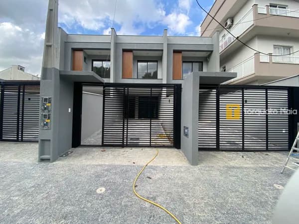 Casa Alto Padrão com Amplo Terreno nos Fundos no Costa e Silva