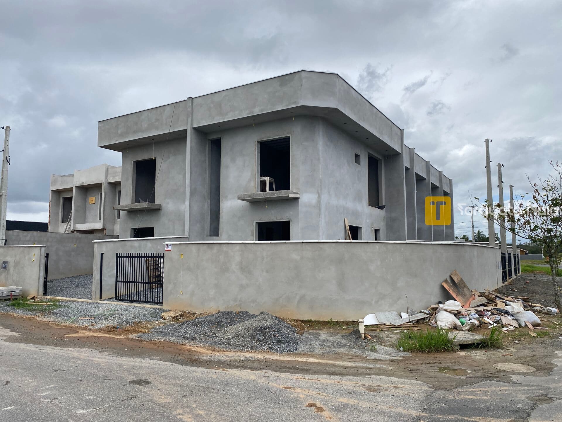 Esquina valorizada com duas suítes e ótimo espaço externo