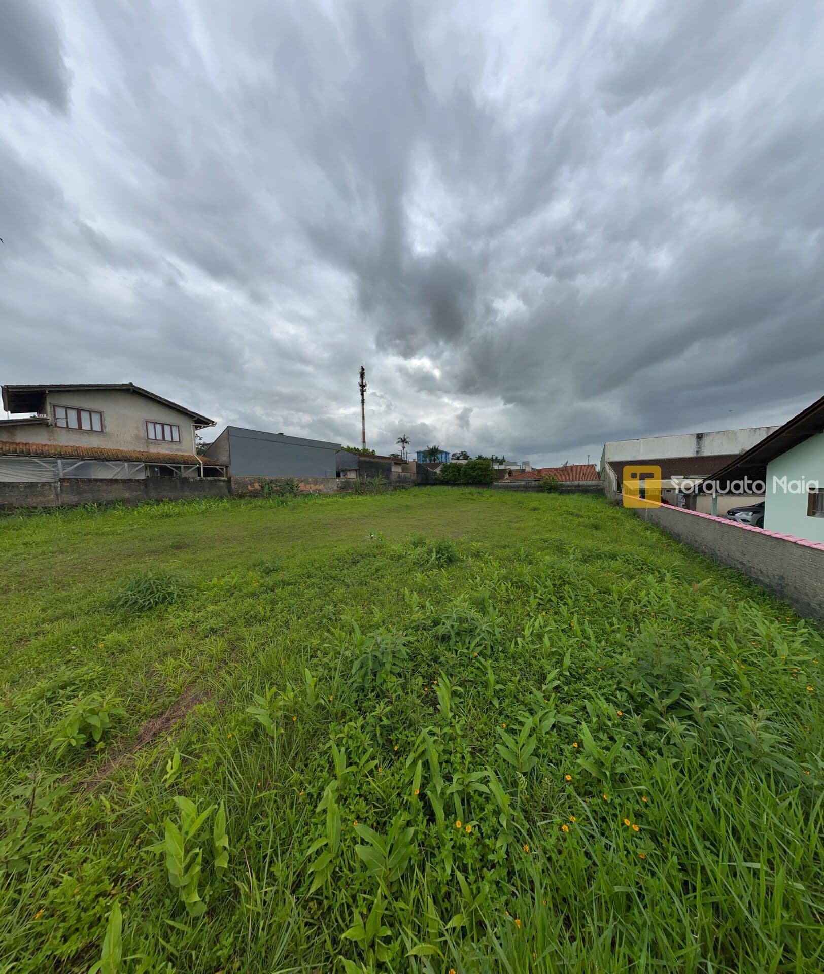 Terreno com frente ampla e localização estratégica — Joinville