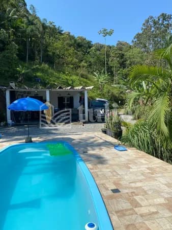 Chácara no município de Tijucas com piscina