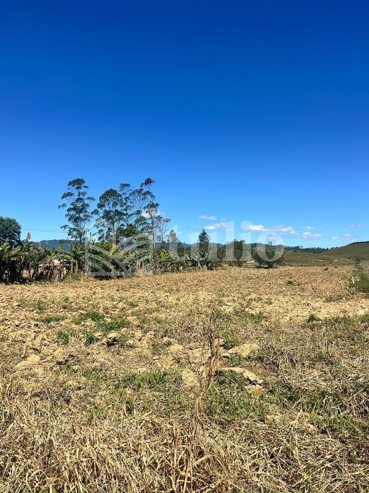 Lote rural para chácara com riacho nos fundos