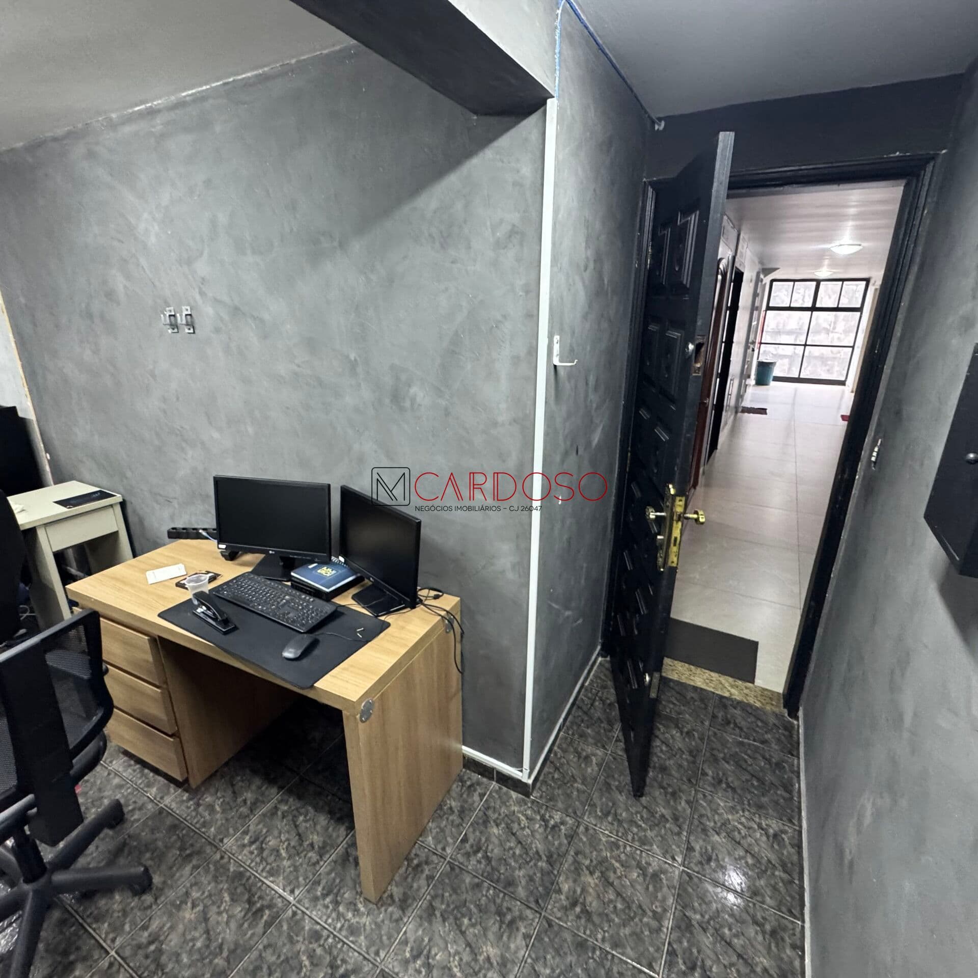 SALA COMERCIAL NO CENTRO DE TAGUATINGA COM ÁGIO DE R$ 60 MIL -110