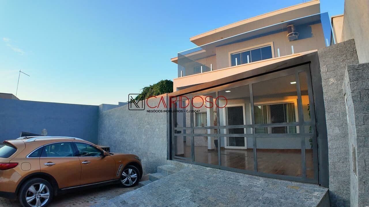 Casa 03 quartos na Arniqueiras, Condomínio Fechado, Finao Acabamento, Sobrado, área gourmet, Vale Parkway