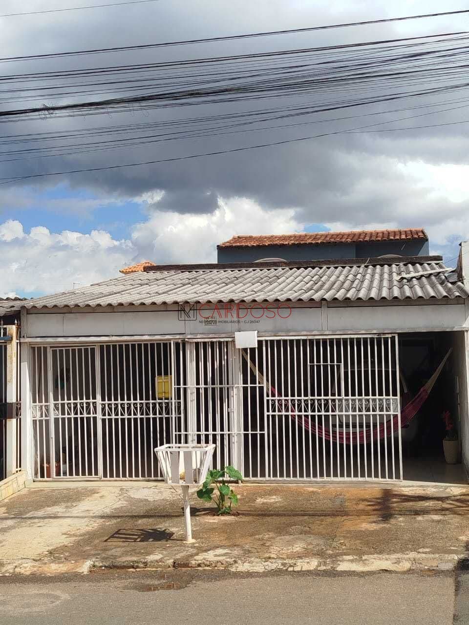 Casa de 3 quartos na Laje – De Frente para a Avenida – R$ 460.000