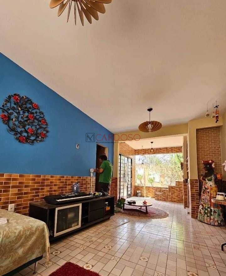Casa 4 quartos, Suite , Churrasqueira , 2 vagas, Arniqueiras CH 05 27