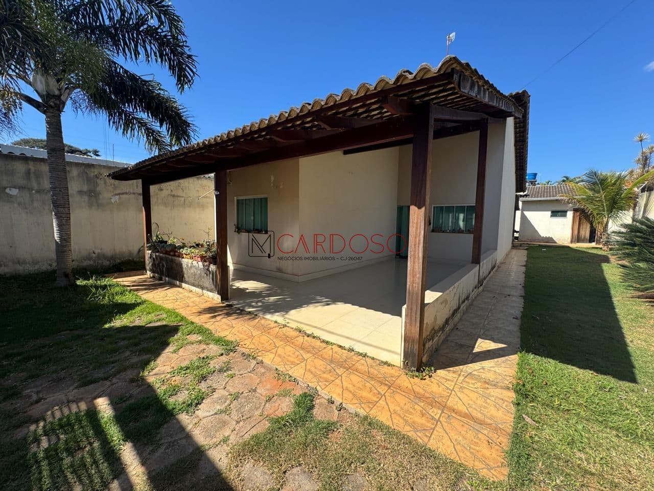 Casa 3 quartos, suíte, planejados, com edícula, garagem 2 carros - D202