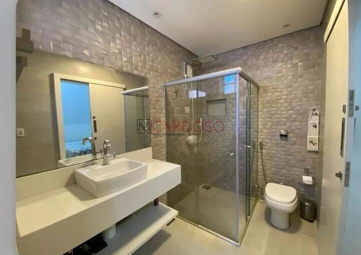 Casa 4 quartos. 3 suítes, Armários Planejados, Piscina, Churrasqueira, Condomínio fechado
