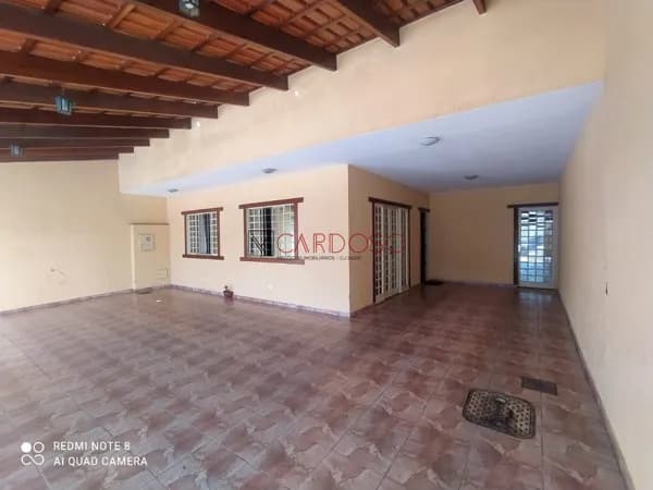 Casa Espaçosa 3 Quartos, 2 Suítes e Espaço Gourmet | 340m² em na QNA 35 –