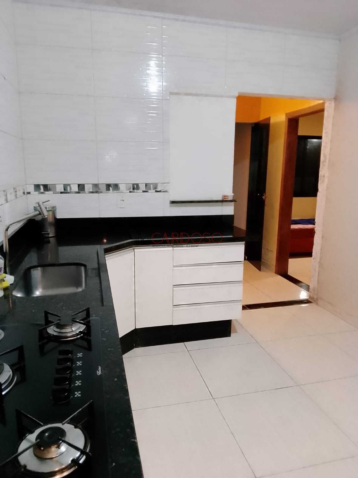 Casa 2 quartos, suite, varanda, churrasqueira, no Arniqueiras D75