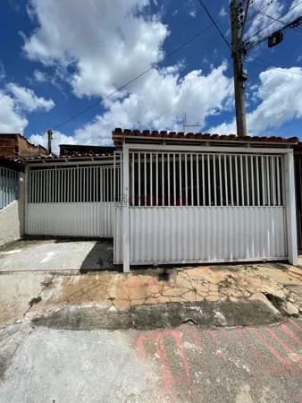casa de 3 quartos, QR 502 samambaia sul, escriturada, aceita financiamento e FGTS