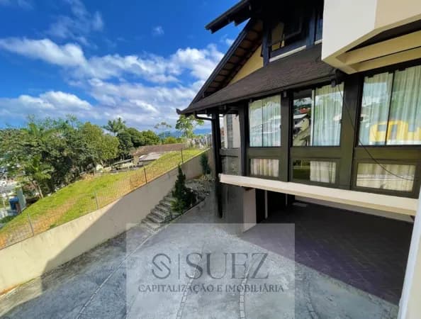 Linda residencia de alto padrão no bairro Itoupava Norte