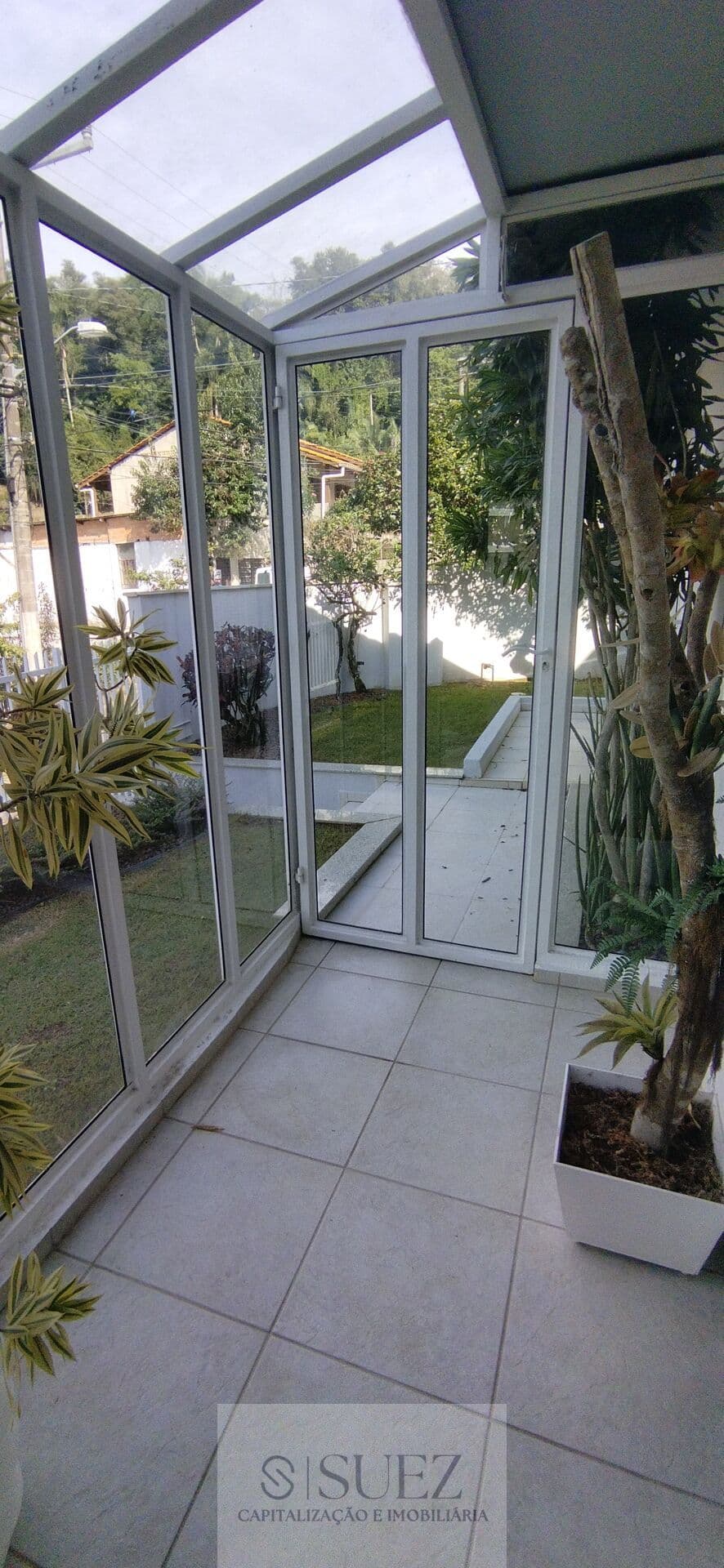 Confortável de alto padrão com 4 dormitórios no bairro da Velha