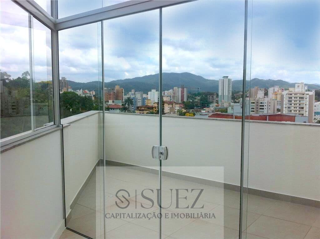 Cobertura com 3 dormitórios sendo 1 suíte na Vila Nova