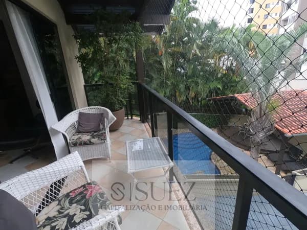 Casa Alto Padrão com 4 Quartos e Piscina na Vila Nova