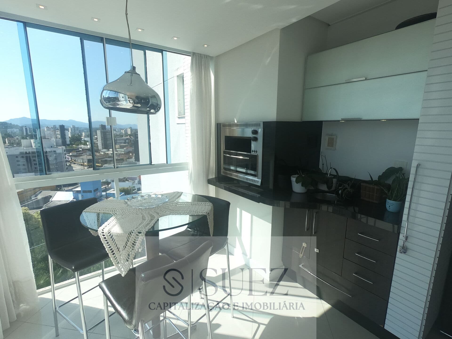 Lindo apartamento com 3 suites no bairro Victor Konder