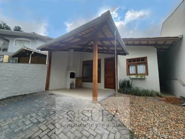 Casa na Escola Agrícola com 3 dormitórios sendo 1 suíte