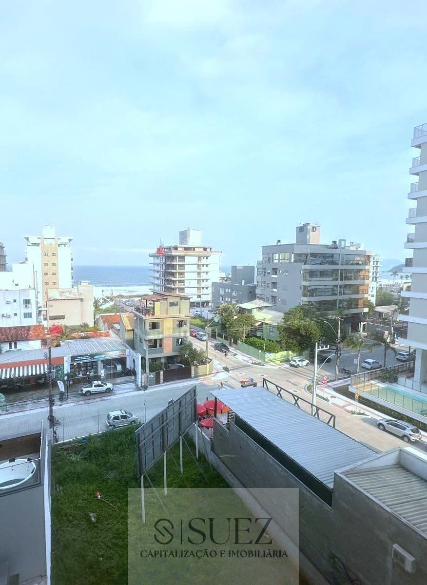 Apartamento com 3 Quartos ( Suite e Demi suite) na Praia Brava a poucos metros do mar
